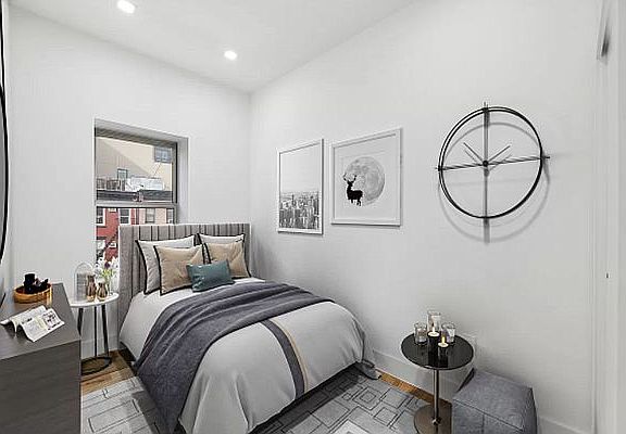 3rd image of 247 Mulberry St APT 1