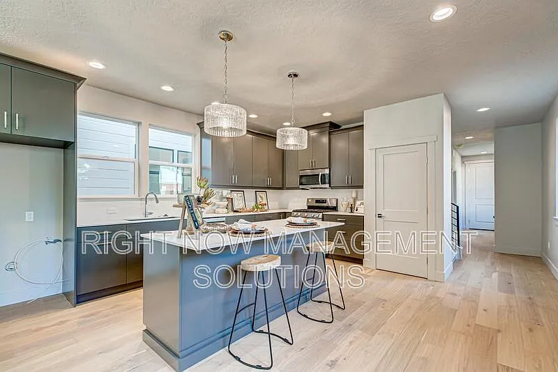 4 bed, 3.0 bath, 1730 sqft, $2,800 — Photo 4