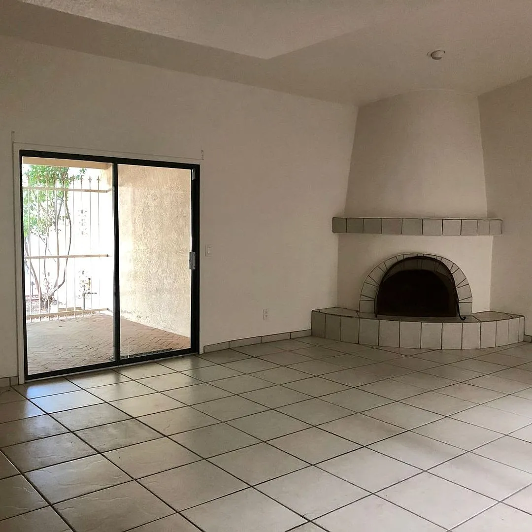 Spacious Contemporary 3 Bedroom Home In Sam Hughes — Photo 2