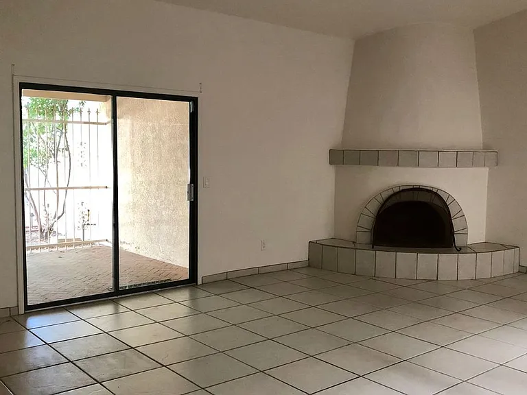 2530 E Forgeus Pl — Photo 2