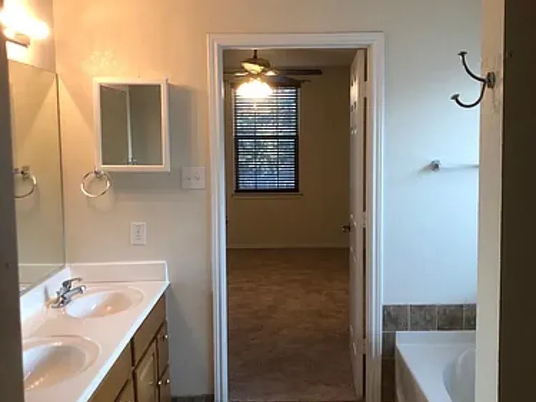 2115 Bigmouth Hook — Photo 18