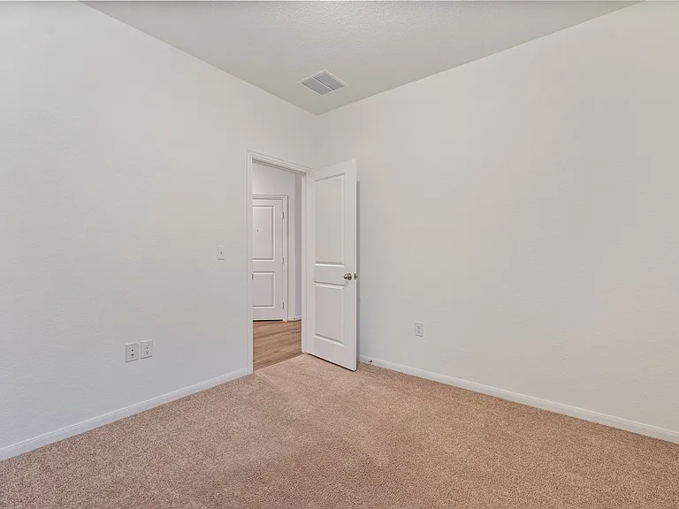149 Biscayne Dr — Photo 12
