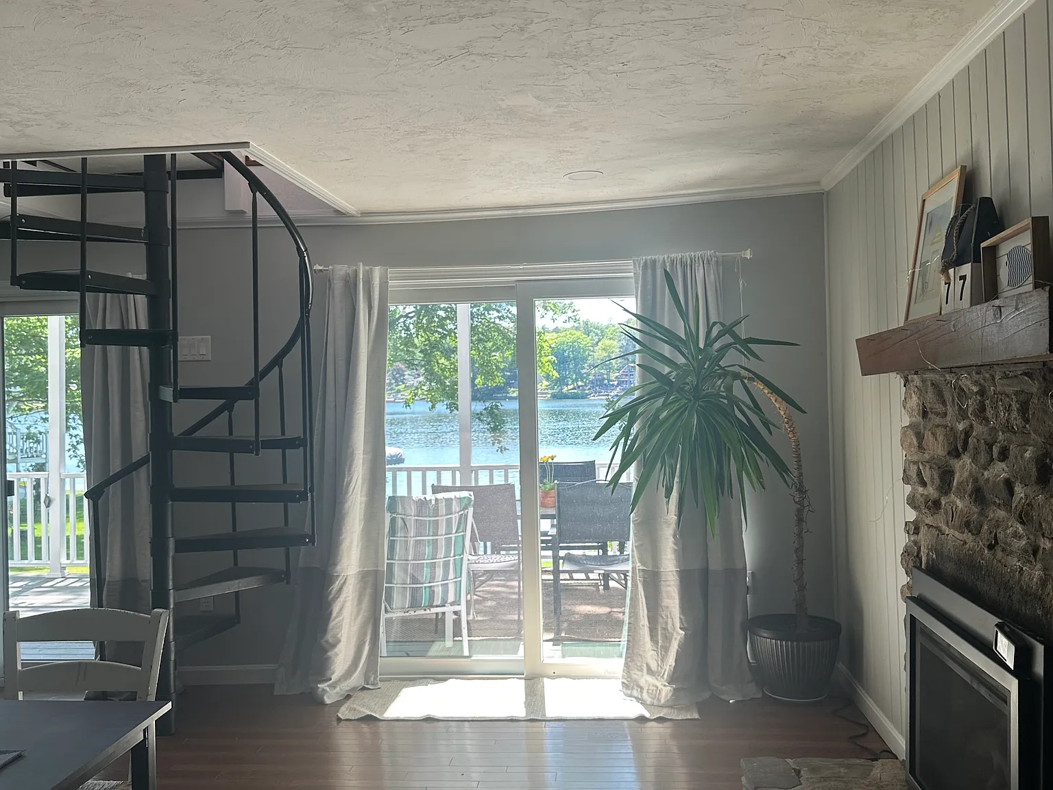 2 bed, 2074 sqft, $2,600 — Photo 4