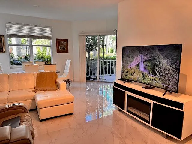 2 bed, 2.0 bath, 1254 sqft, $2,750 — Photo 2