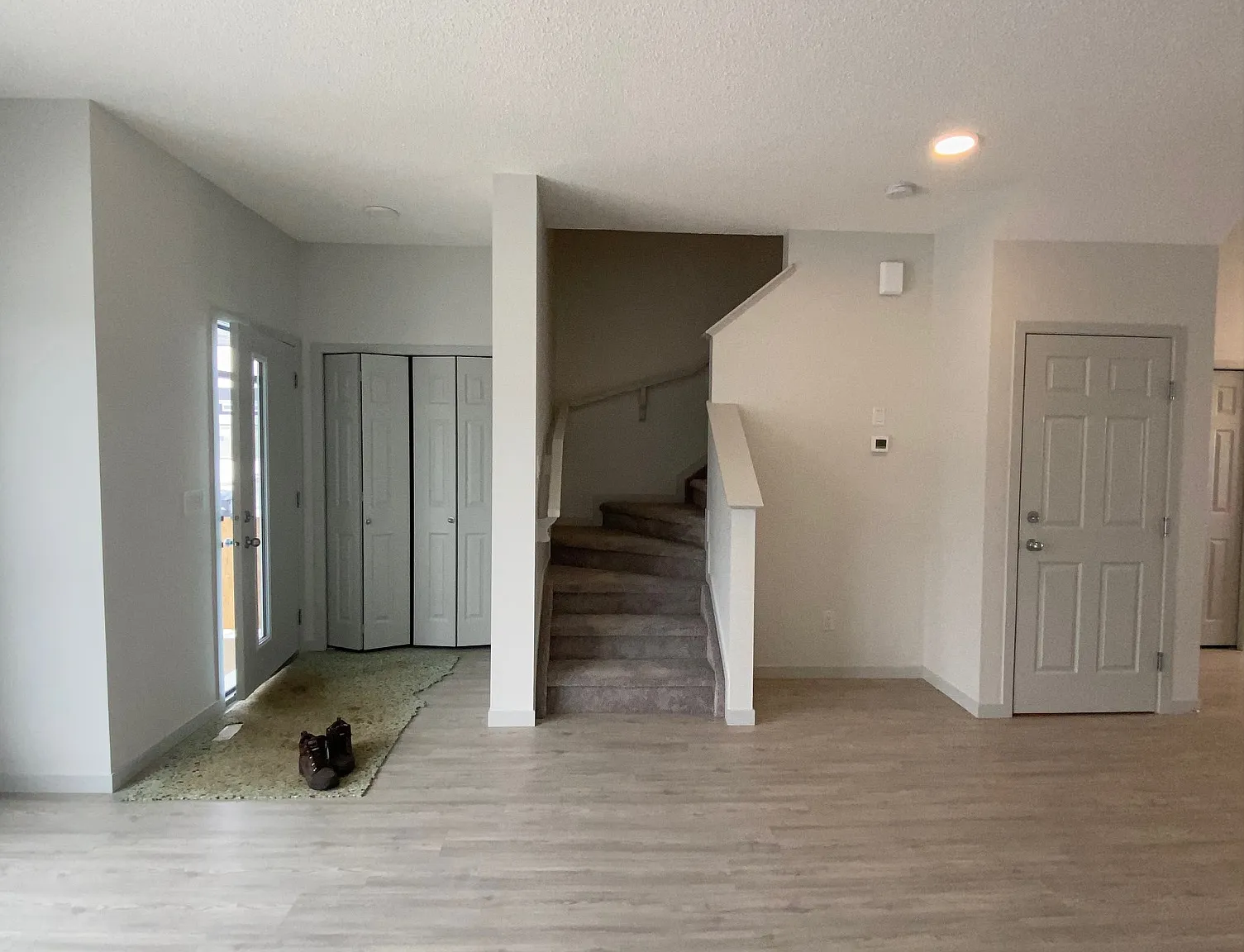 Upper Floor - 6285 175A Avenue NW, Edmonton, AB — Photo 2