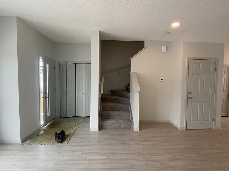 6285 175a Ave NW — Photo 2
