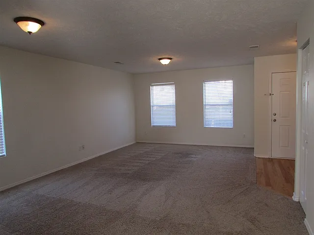 2651 Sutherland Dr — Photo 5