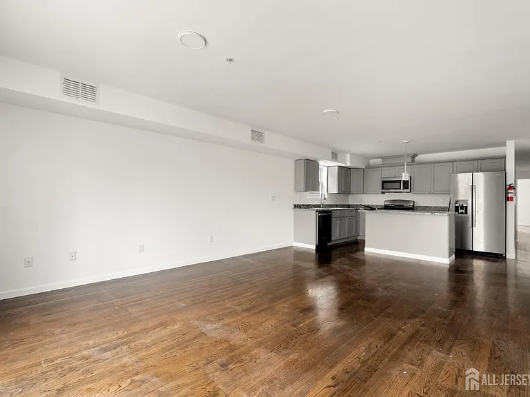 496 S 18th St #2 — Photo 4