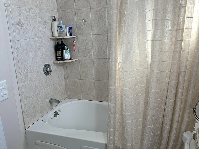 9 Winthrop Ct #1 — Photo 14
