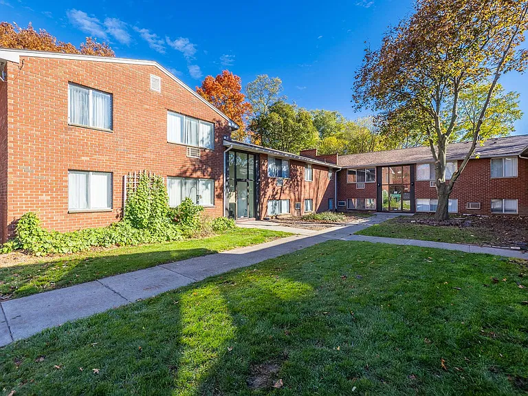 Northside Manor Apartments — Photo 18