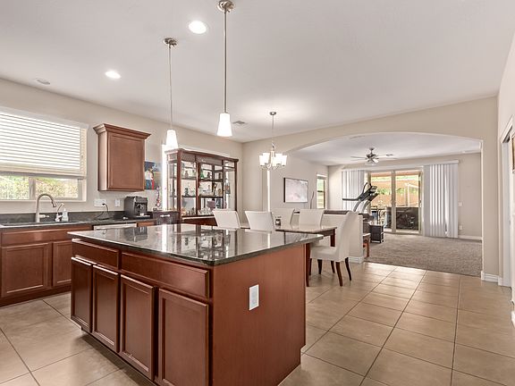 5th image of 729 W Silver Reef Dr
