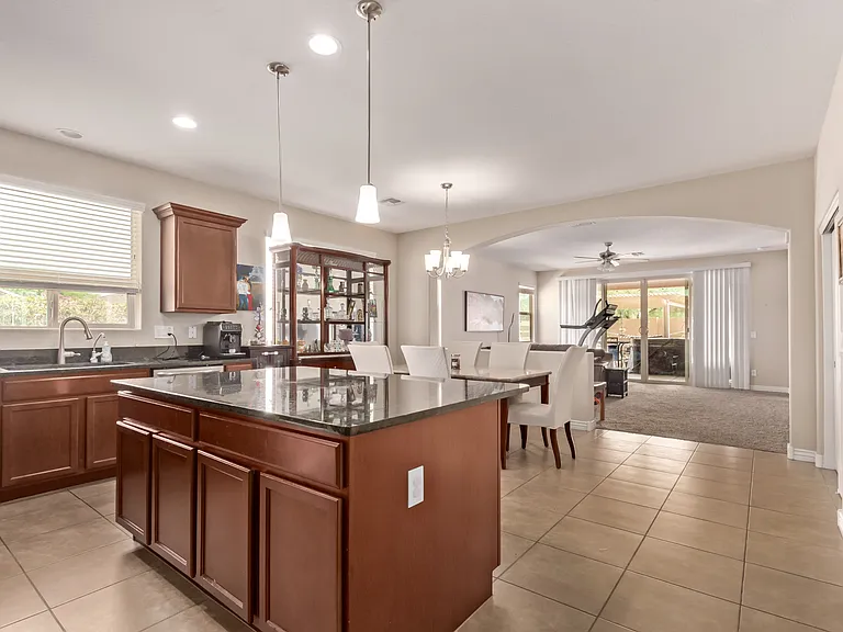 729 W Silver Reef Dr — Photo 5
