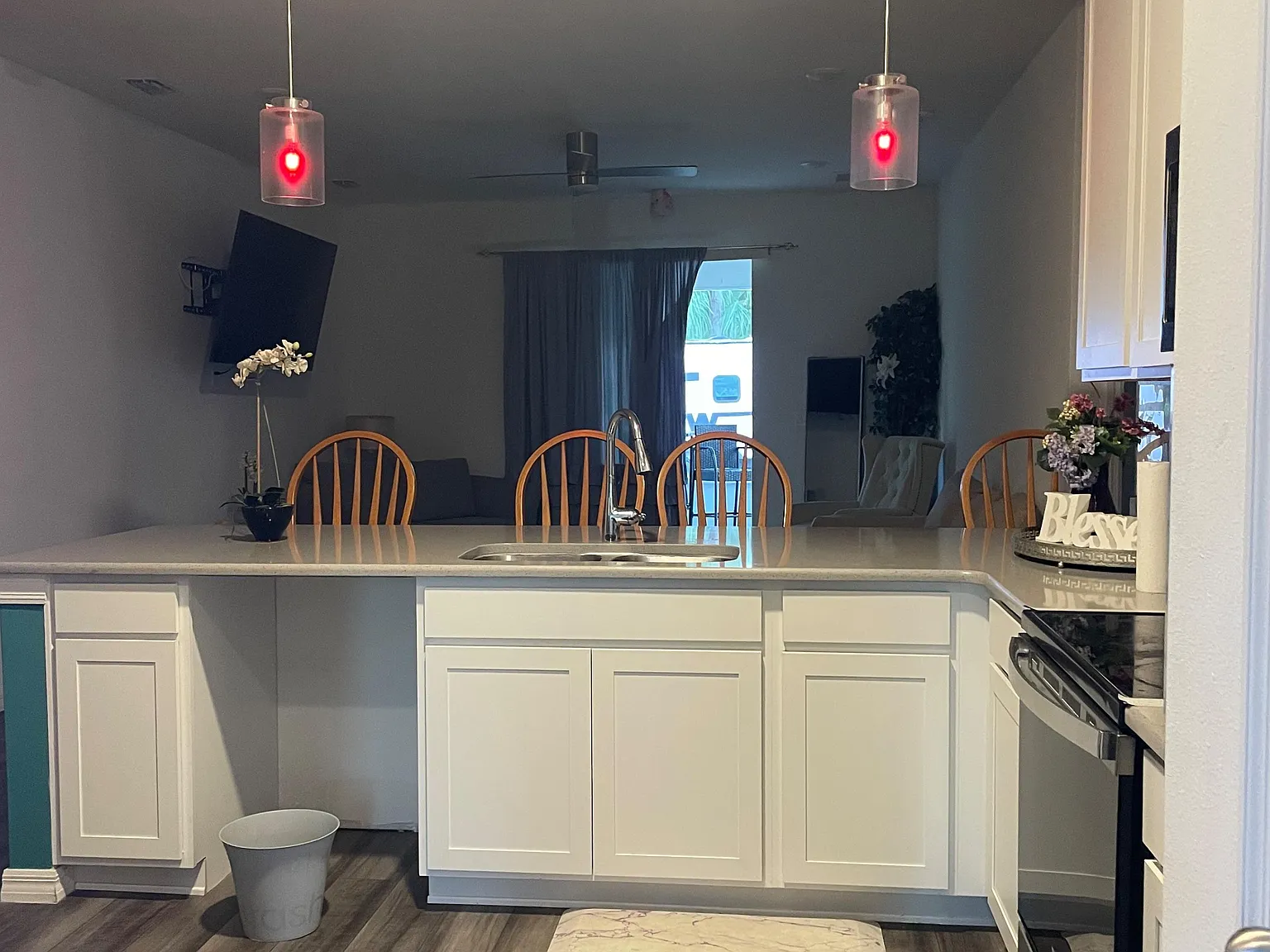 2 bed, 2.0 bath, 2400 sqft, $1,118 — Photo 3