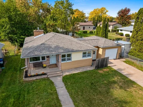 1721 Oak St, Oshkosh, WI 54901