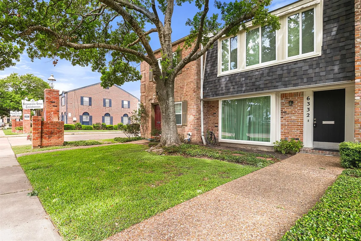 Building Photo - 6332 Chevy Chase Dr #16
