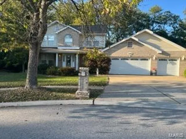 4400 Paddock Point Dr, Florissant, MO 63033