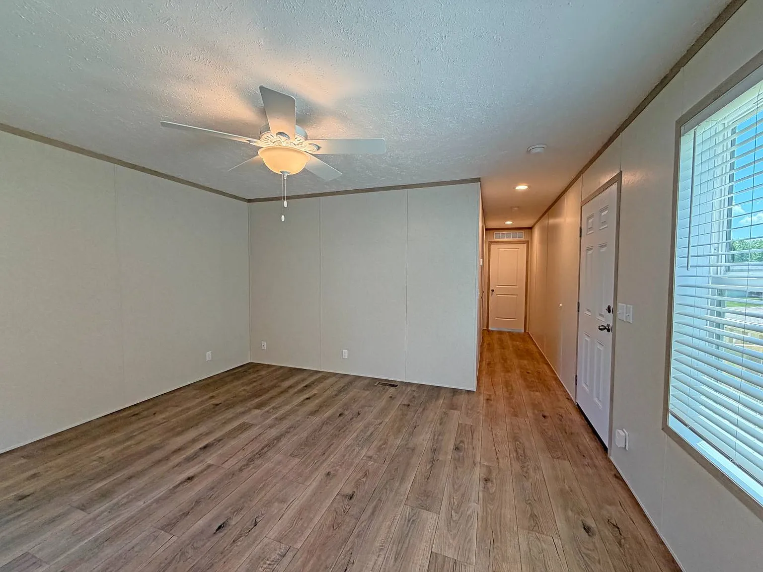 3 bed, 2.0 bath, 990 sqft, $1,500 — Photo 3