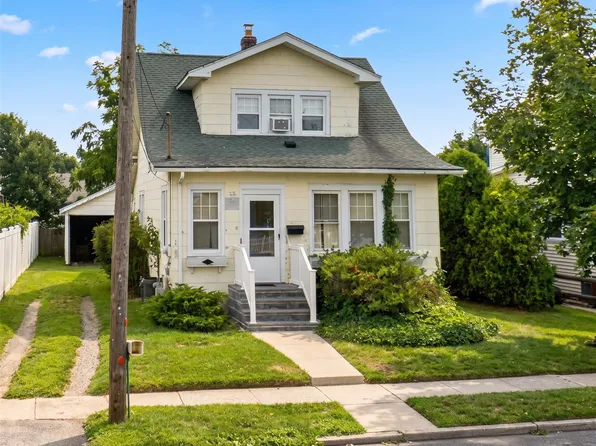 711 S Broadway, Lindenhurst, NY 11757