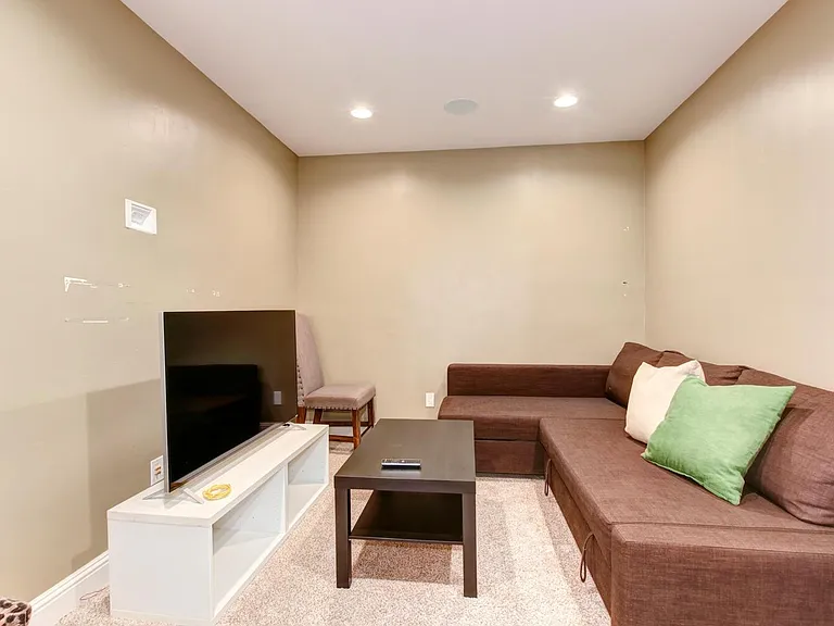 8402 Acorn Dr — Photo 14