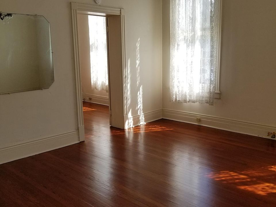2nd image of 1401 Napoleon Ave #1