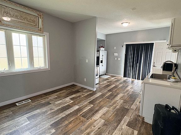 5th image of 404 Ontario St