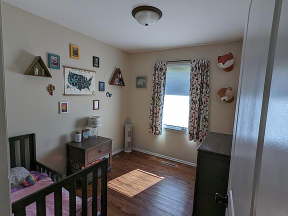 4th image of 1824 Linden Ave