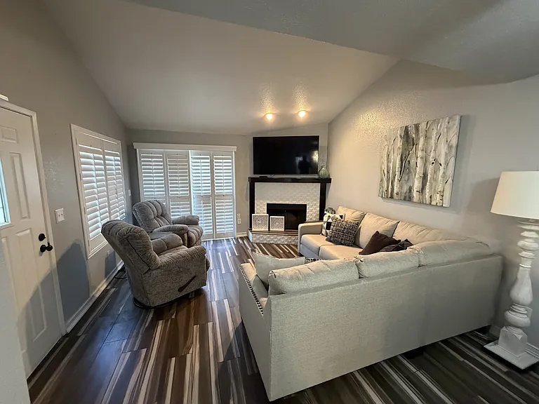 1800 E Club House Plz #83-1 — Photo 5