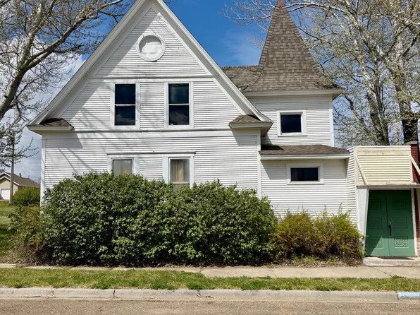 105 3rd Ave SE, Beach, ND 58621