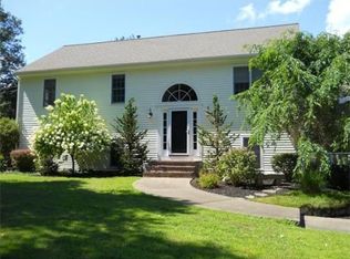 1 Oakridge Ln, Westport, MA 02790