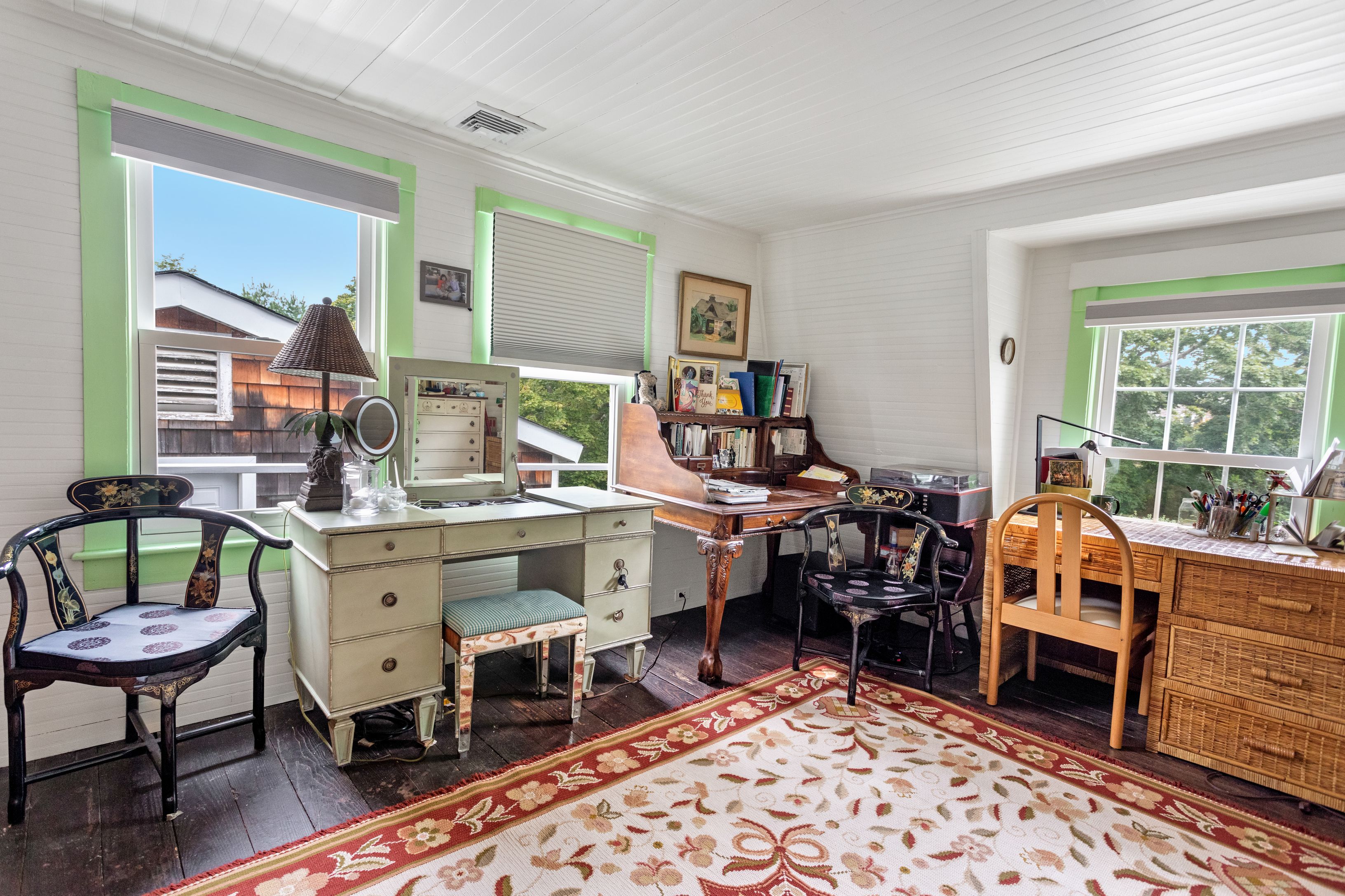 39 Tuckahoe Ln, Southampton, NY 11968 Out East