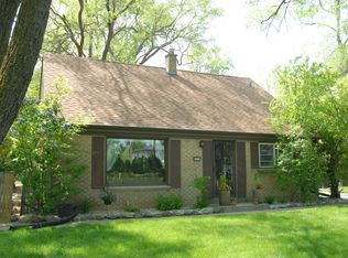 4751 N 100th St, Wauwatosa, WI 53225