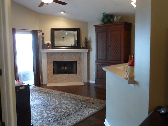 3rd image of 104 N Hampton Ct