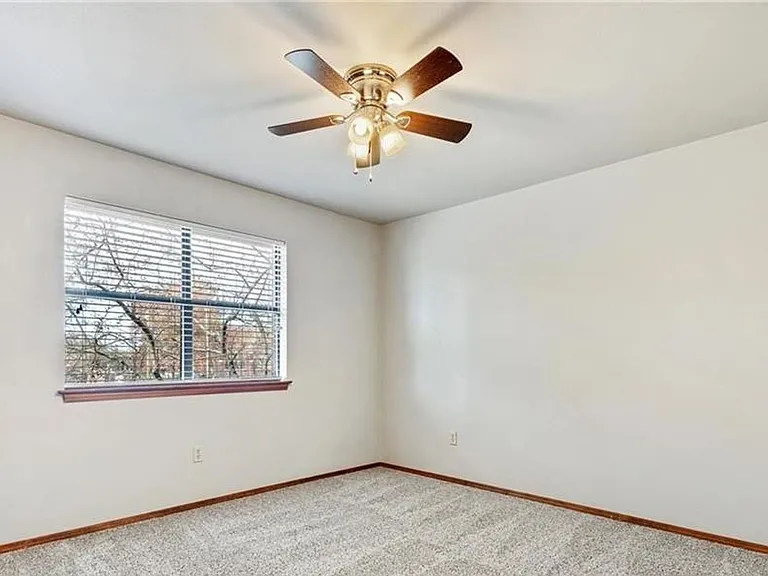 250 N Madison St #B — Photo 15