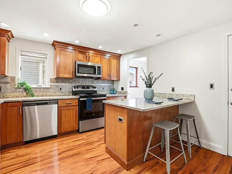 77 Swan St #2 — Photo 3