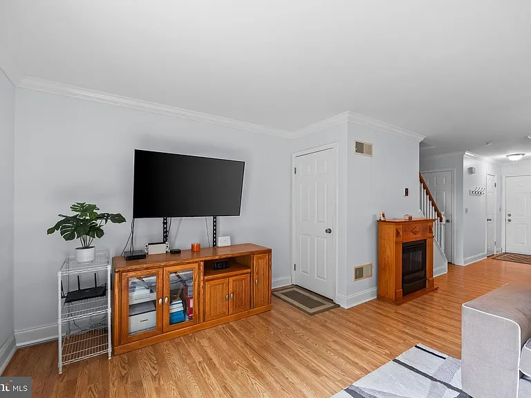 14 Garden Ct — Photo 9