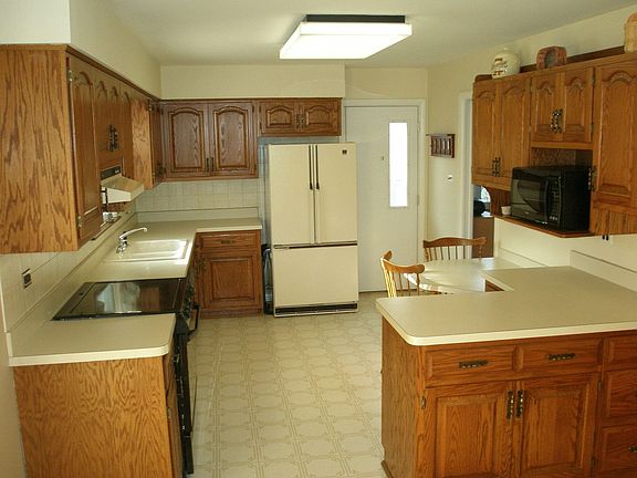 HUGE Gourmet Kitchen!