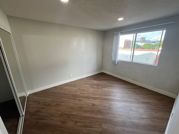3rd image of 310 1/2 S Kenmore Ave #205