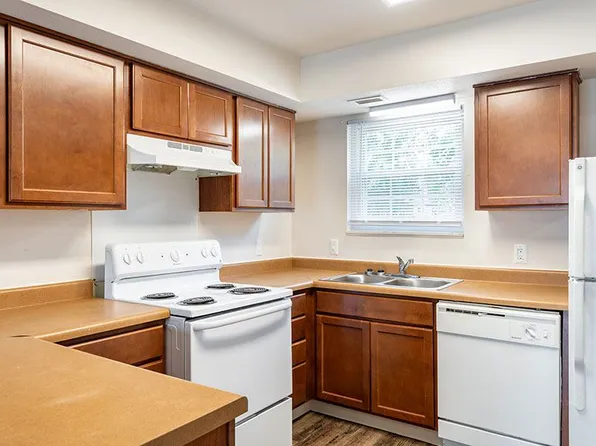 VISTA VILLA APARTMENTS