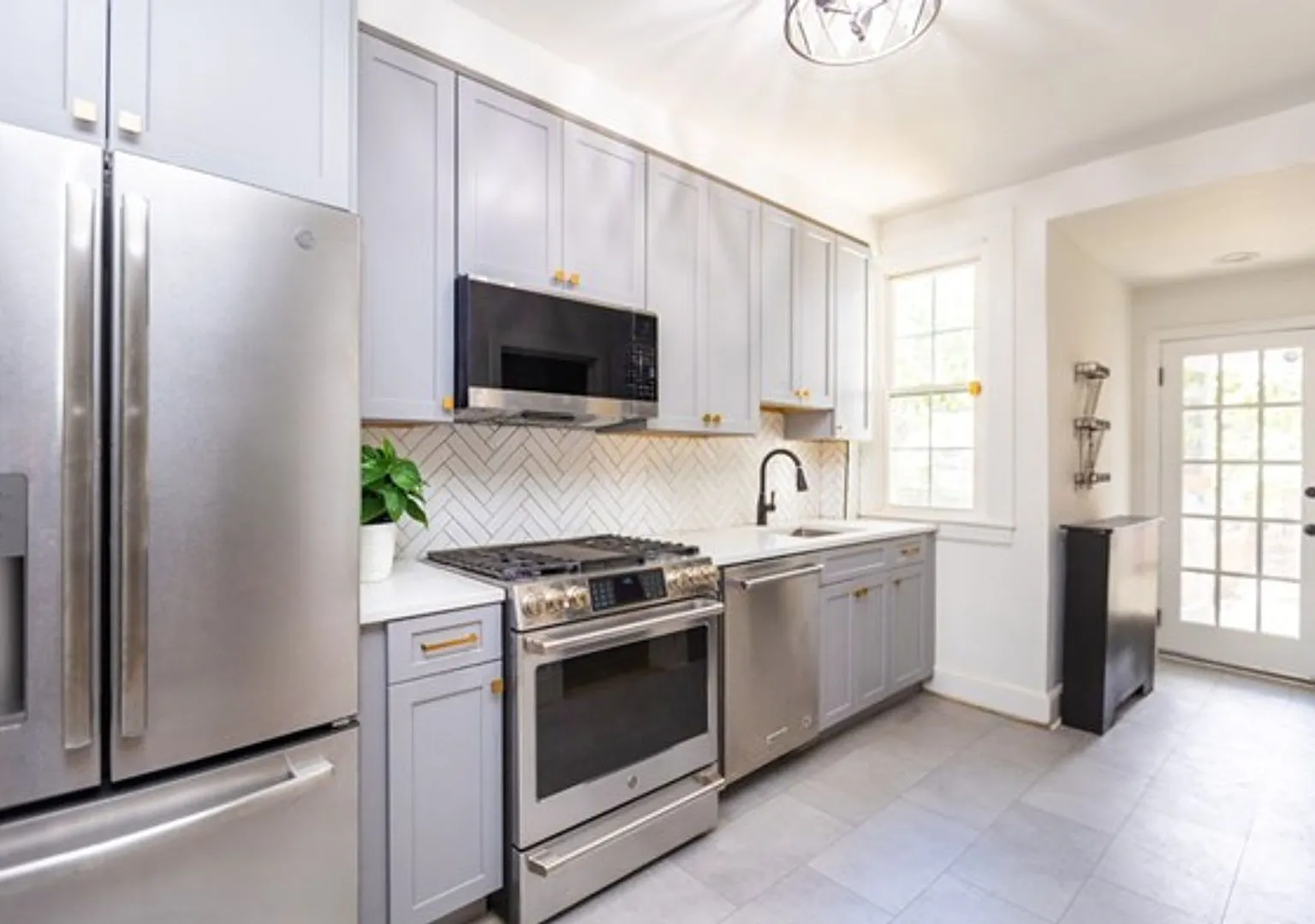2027/2028 Off Campus 6bd/2.5ba Charles Village Home w/ CAC, Updated throughout! Available 6/23/27 — Photo 1