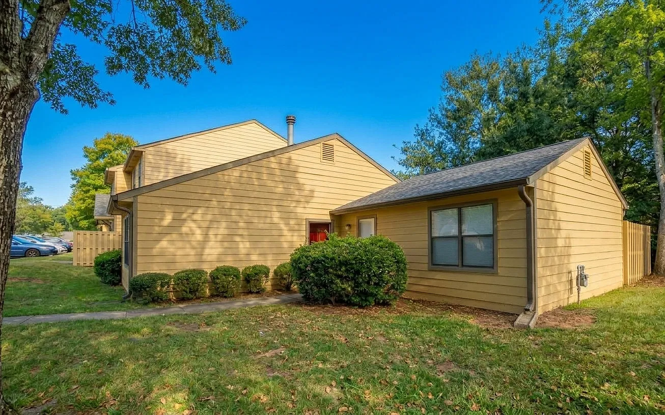2 bed, 1082 sqft, $1,550 — Photo 1
