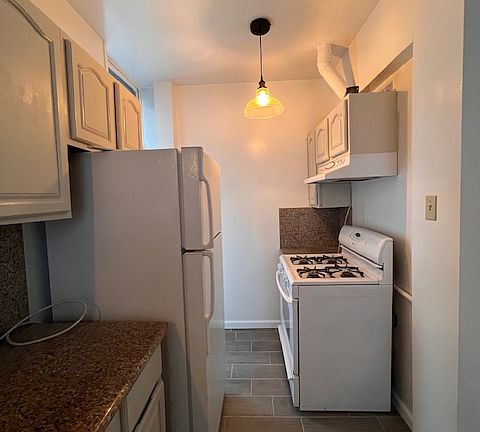 3rd image of 460 Union St #460