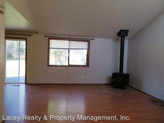 5th image of 3947 16th Ln NE