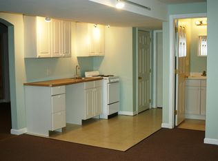 90 Wildrose Ave, Guilford, CT 06437