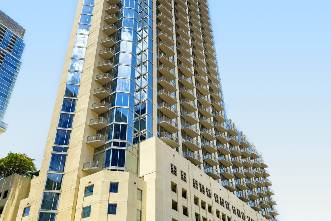 360 Nueces St 1208 - Print Quality - 001 - 01 Exterior Front