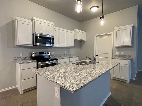 5th image of 814 Coles Creek Ln