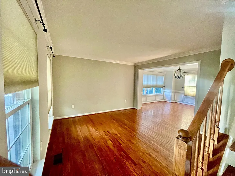 20411 Middlebury St — Photo 3