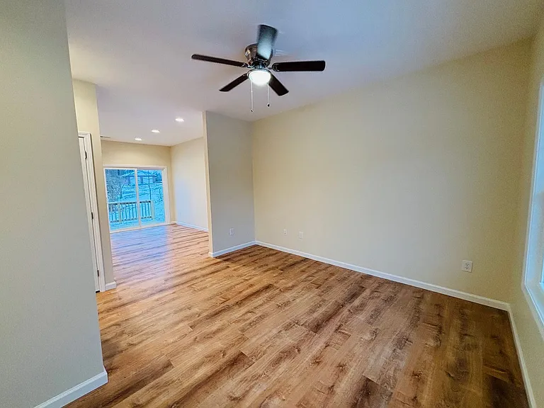290 Perry St — Photo 2