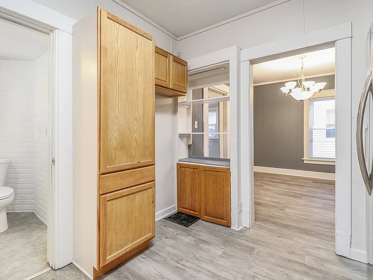 403 Laurel St — Photo 8