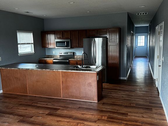 3rd image of 813 E Erin Pl