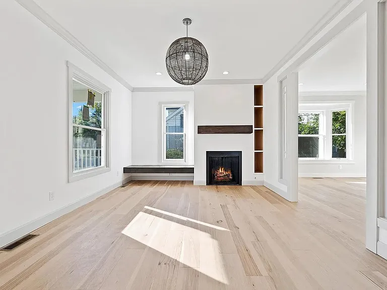 1118 Rockhill St — Photo 3